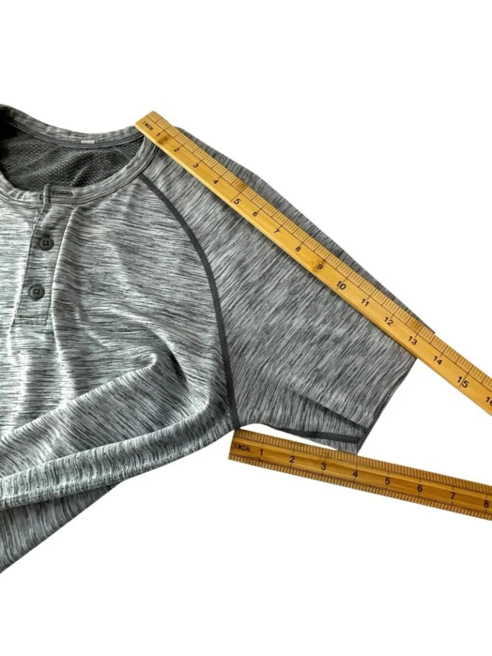 Lululemon Metal Vent Tech Henley Shirt Mens Medium Gray Short Sleeve Running